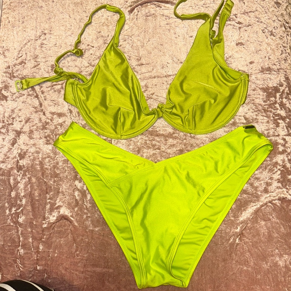 Kendall and Kylie Swim suit